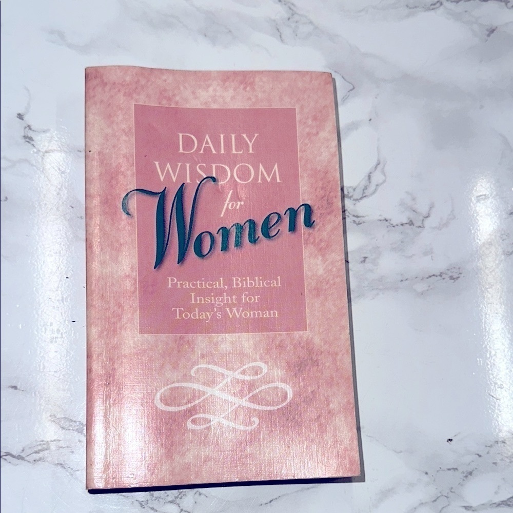 Daily Wisdom for Women Book - Picture 2 of 7